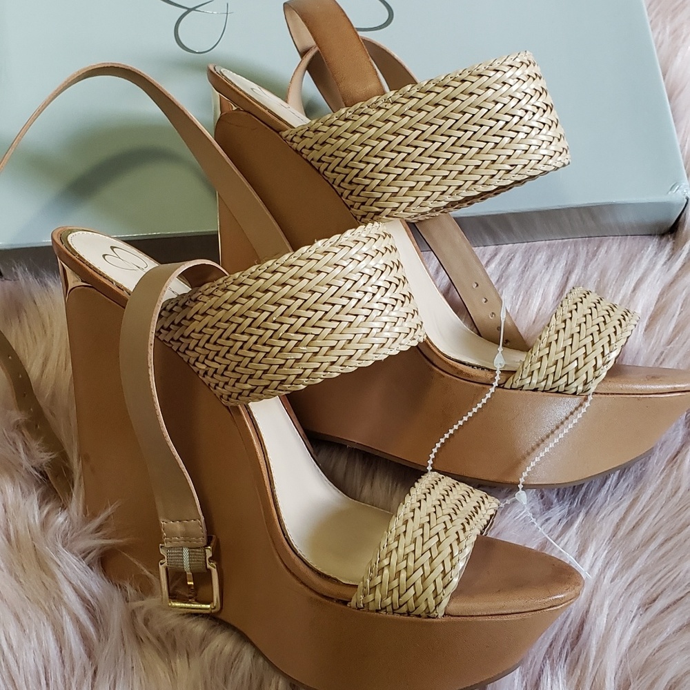 Wedge sandal with gold heel